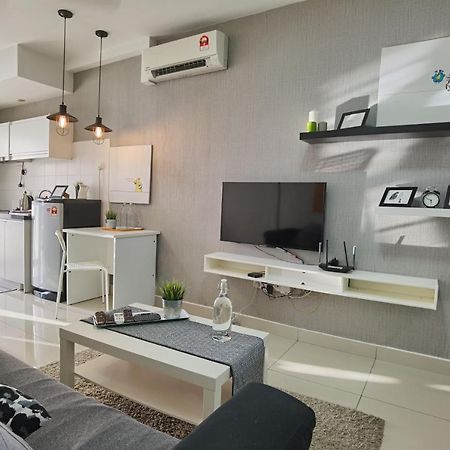 2 Bedroom Apartment - Mycribkl Neocyber Сиберджая Екстериор снимка